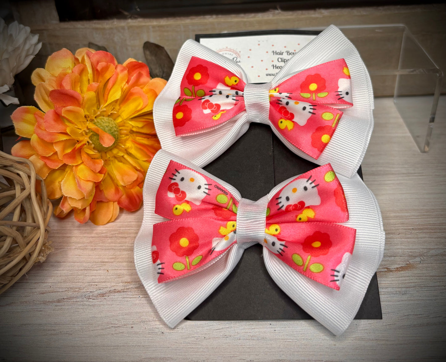 136- Hello Kitty & White Hairbows