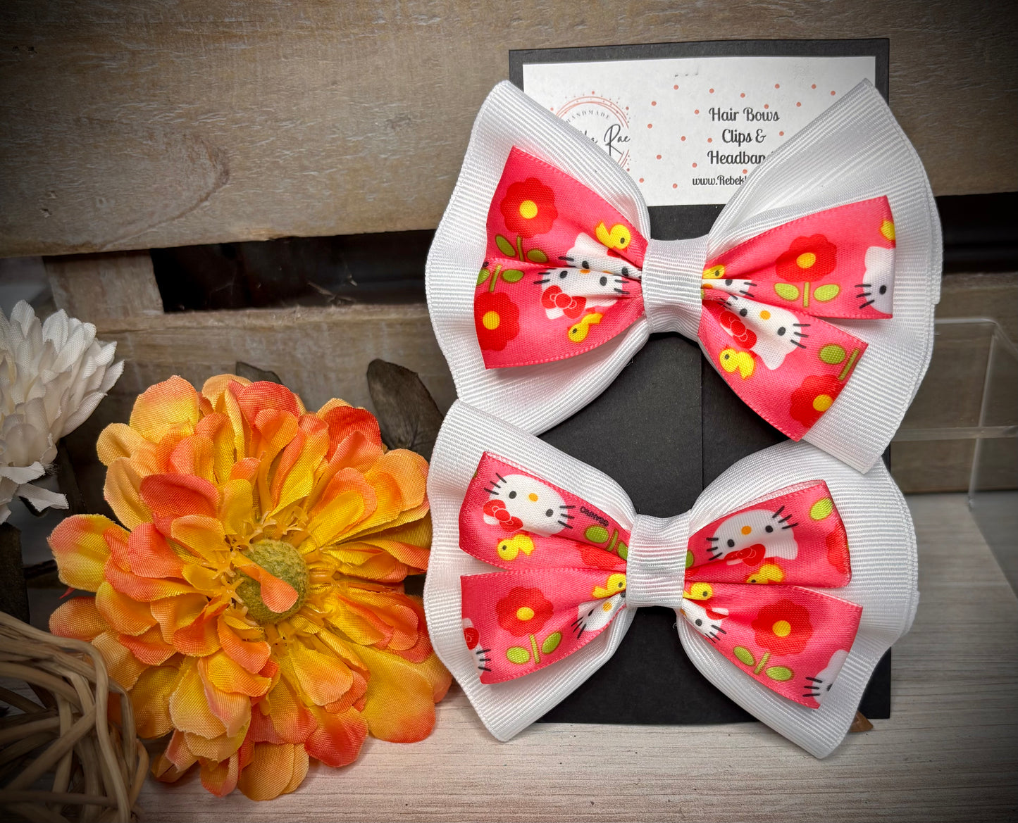 136- Hello Kitty & White Hairbows