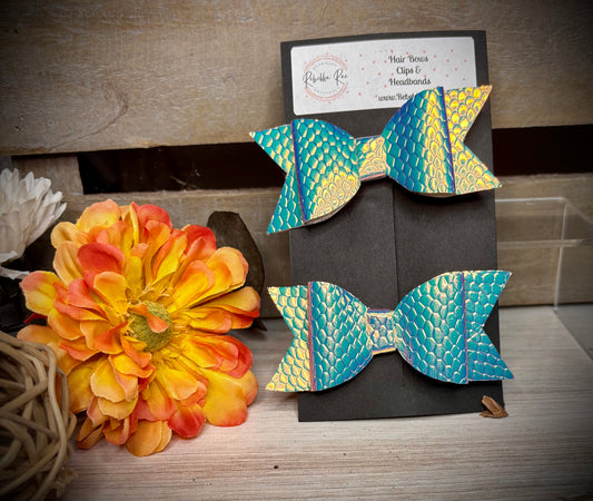 130- Textured Holographic Piggy Hairbows