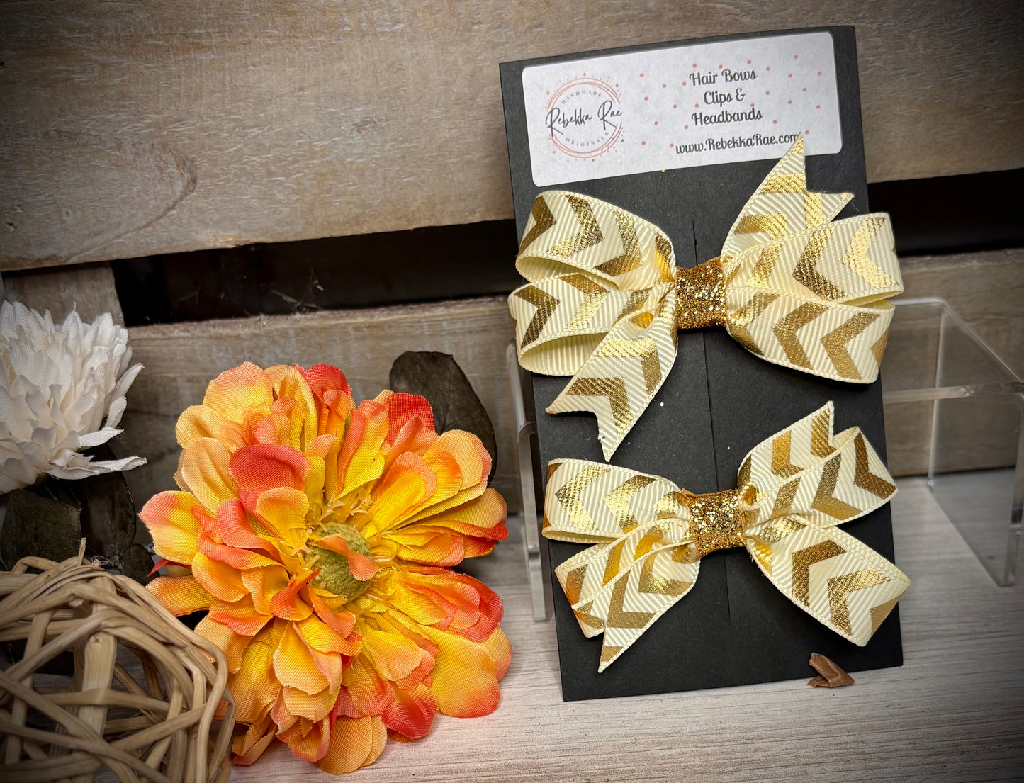 143- Ivory/Gold Chevron Piggy Hairbows