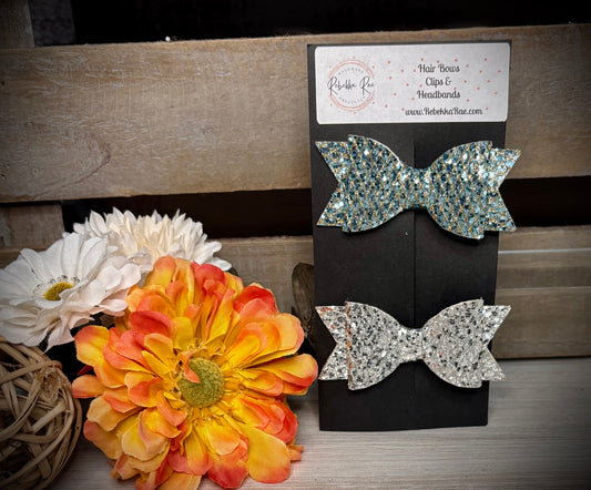 249- Silver & Green Glitter Piggy Hairbows