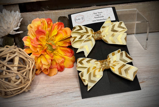 143- Ivory/Gold Chevron Piggy Hairbows